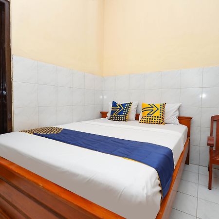 สปอต ออน 2011 โฮเต็ล มาการ์ ซารี Hotel Surakarta  ภายนอก รูปภาพ