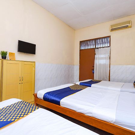 สปอต ออน 2011 โฮเต็ล มาการ์ ซารี Hotel Surakarta  ภายนอก รูปภาพ