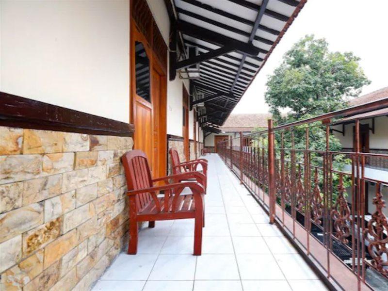 สปอต ออน 2011 โฮเต็ล มาการ์ ซารี Hotel Surakarta  ภายนอก รูปภาพ