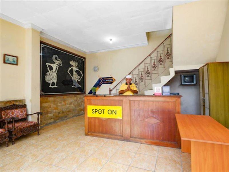 สปอต ออน 2011 โฮเต็ล มาการ์ ซารี Hotel Surakarta  ภายนอก รูปภาพ