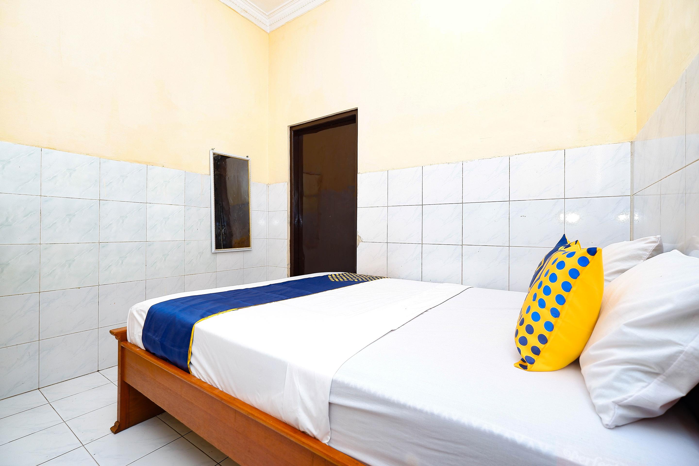 สปอต ออน 2011 โฮเต็ล มาการ์ ซารี Hotel Surakarta  ภายนอก รูปภาพ