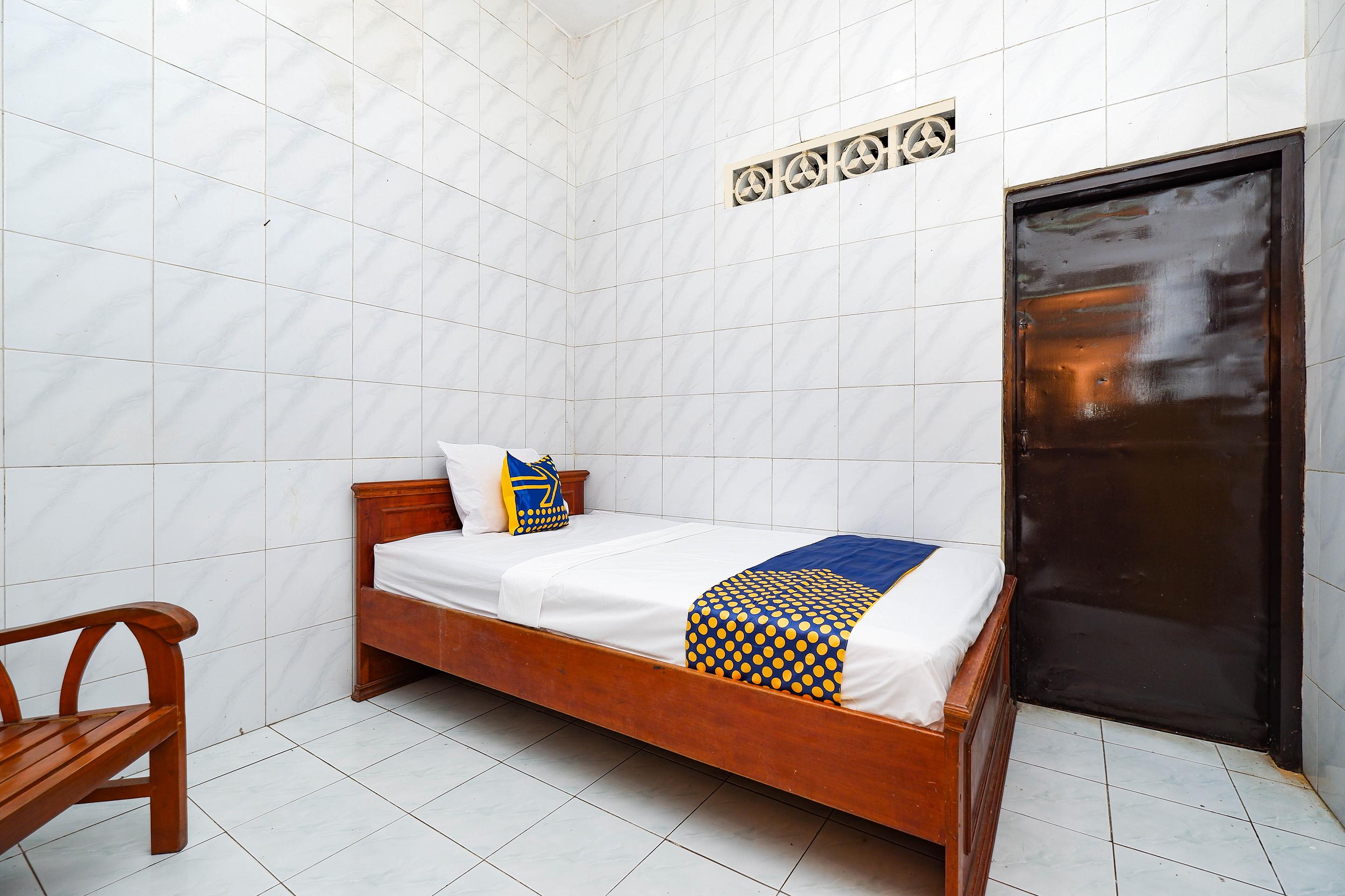 สปอต ออน 2011 โฮเต็ล มาการ์ ซารี Hotel Surakarta  ภายนอก รูปภาพ