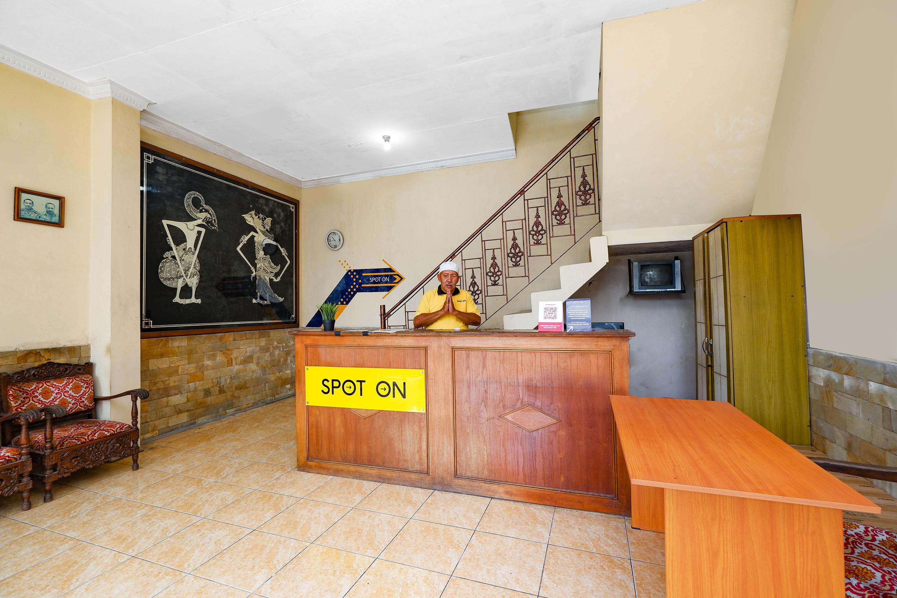 สปอต ออน 2011 โฮเต็ล มาการ์ ซารี Hotel Surakarta  ภายนอก รูปภาพ