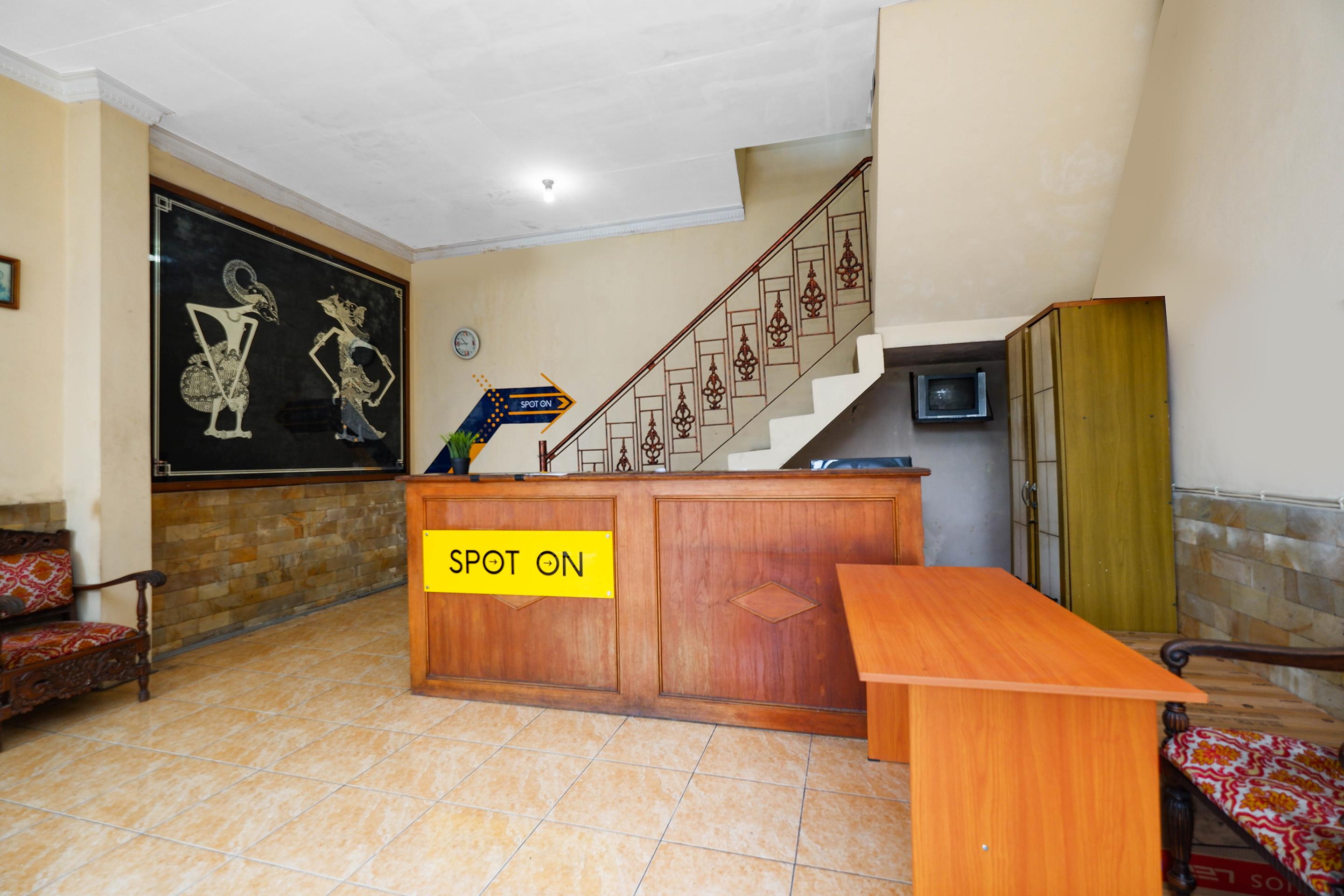 สปอต ออน 2011 โฮเต็ล มาการ์ ซารี Hotel Surakarta  ภายนอก รูปภาพ
