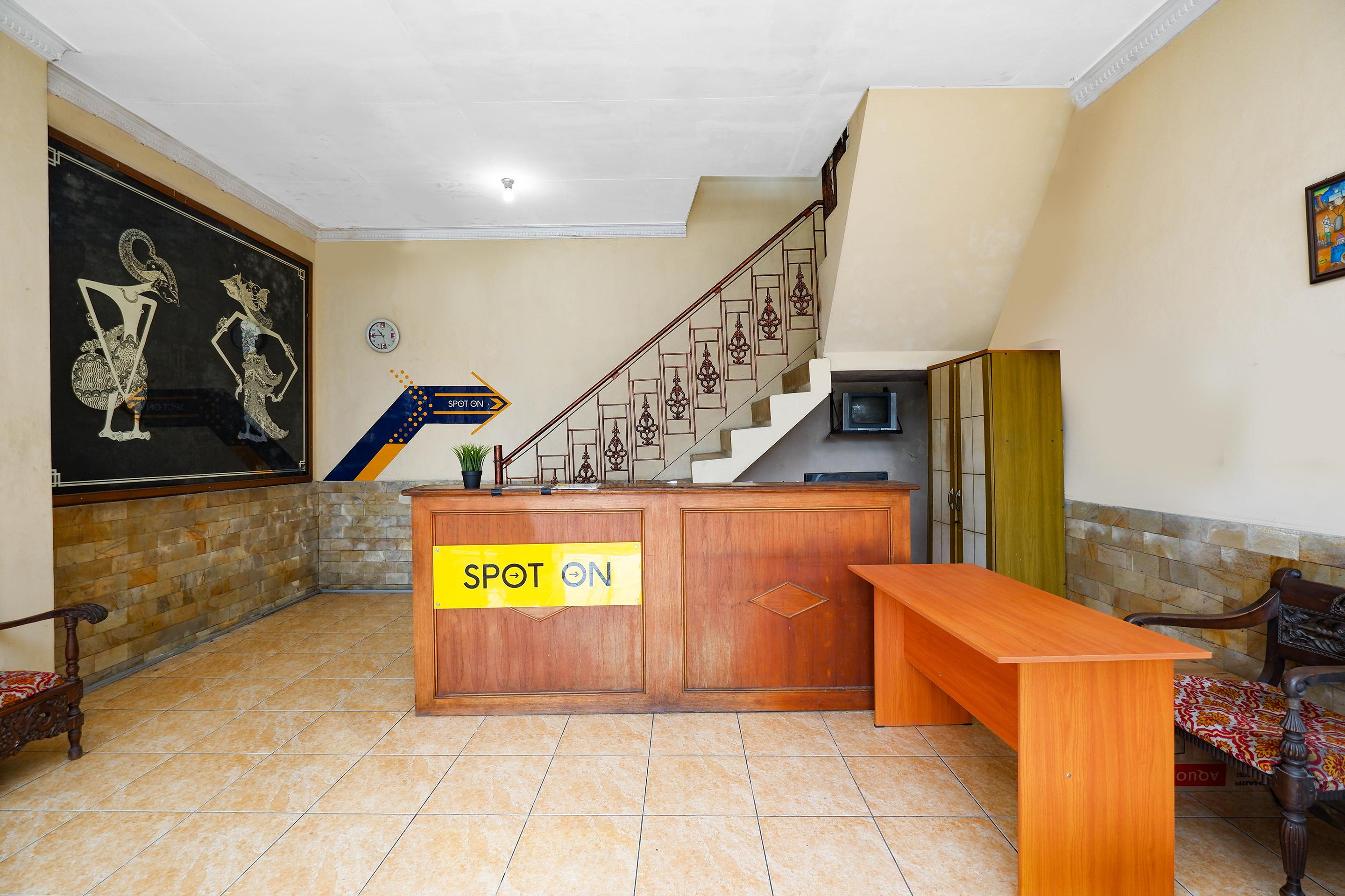สปอต ออน 2011 โฮเต็ล มาการ์ ซารี Hotel Surakarta  ภายนอก รูปภาพ
